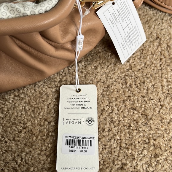 Chic Clutch & Crossbody bag - Picture 4 of 5